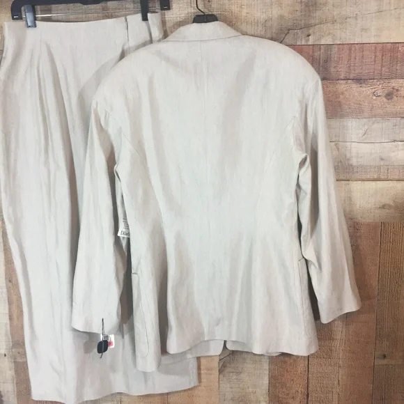 Tahari Skirt Suit - Picture 2 of 4